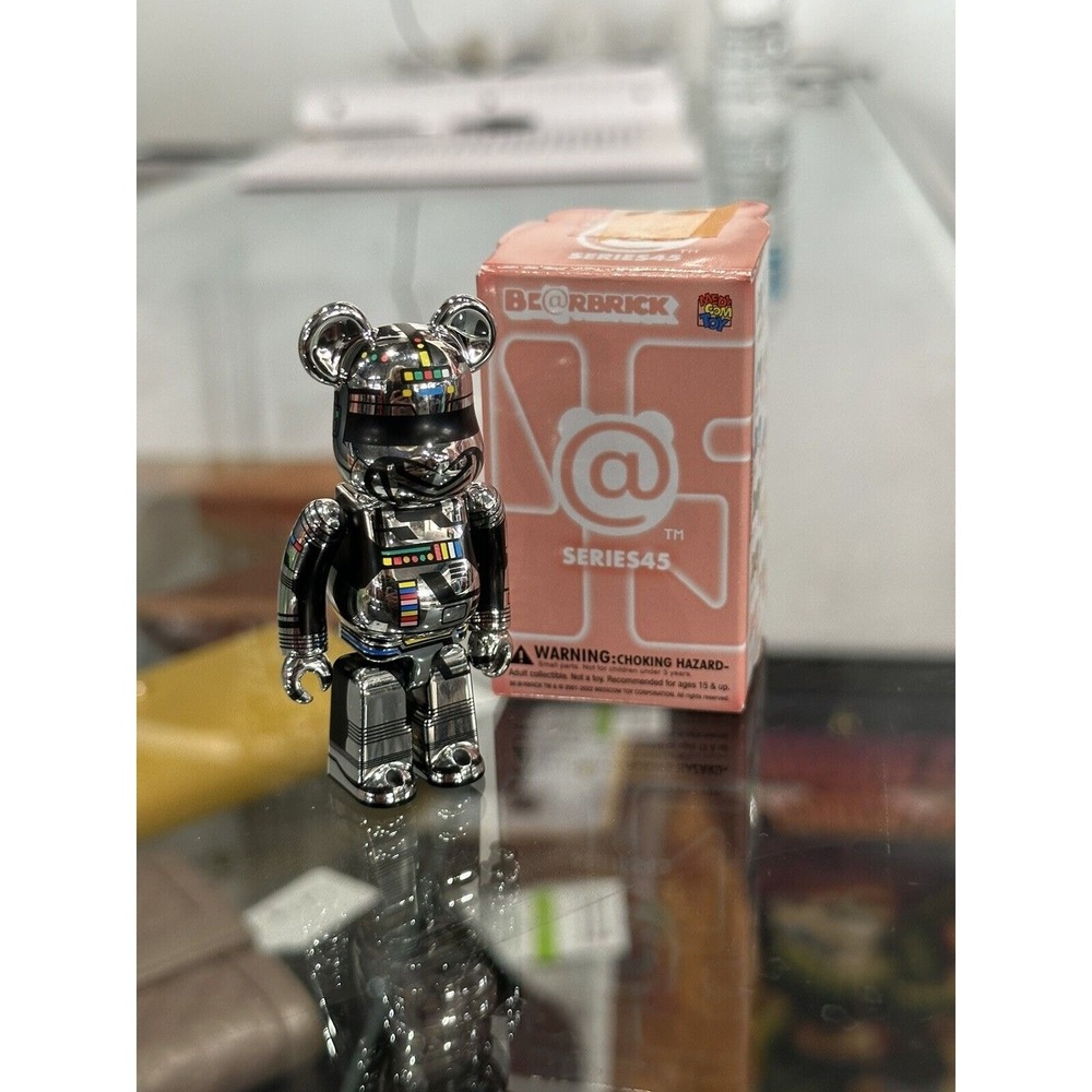 New In Packaging Bearbrick 100% Series 45 SF Space Sheriff Gavan
